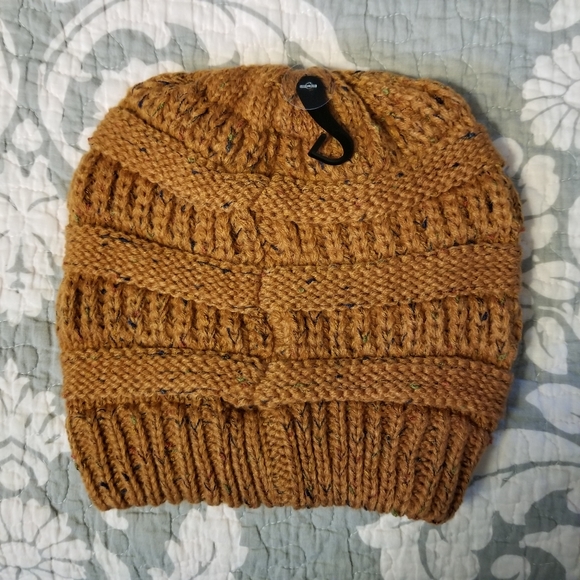 CC Beanie NWT In A Flecked Rust Color - Picture 4 of 8